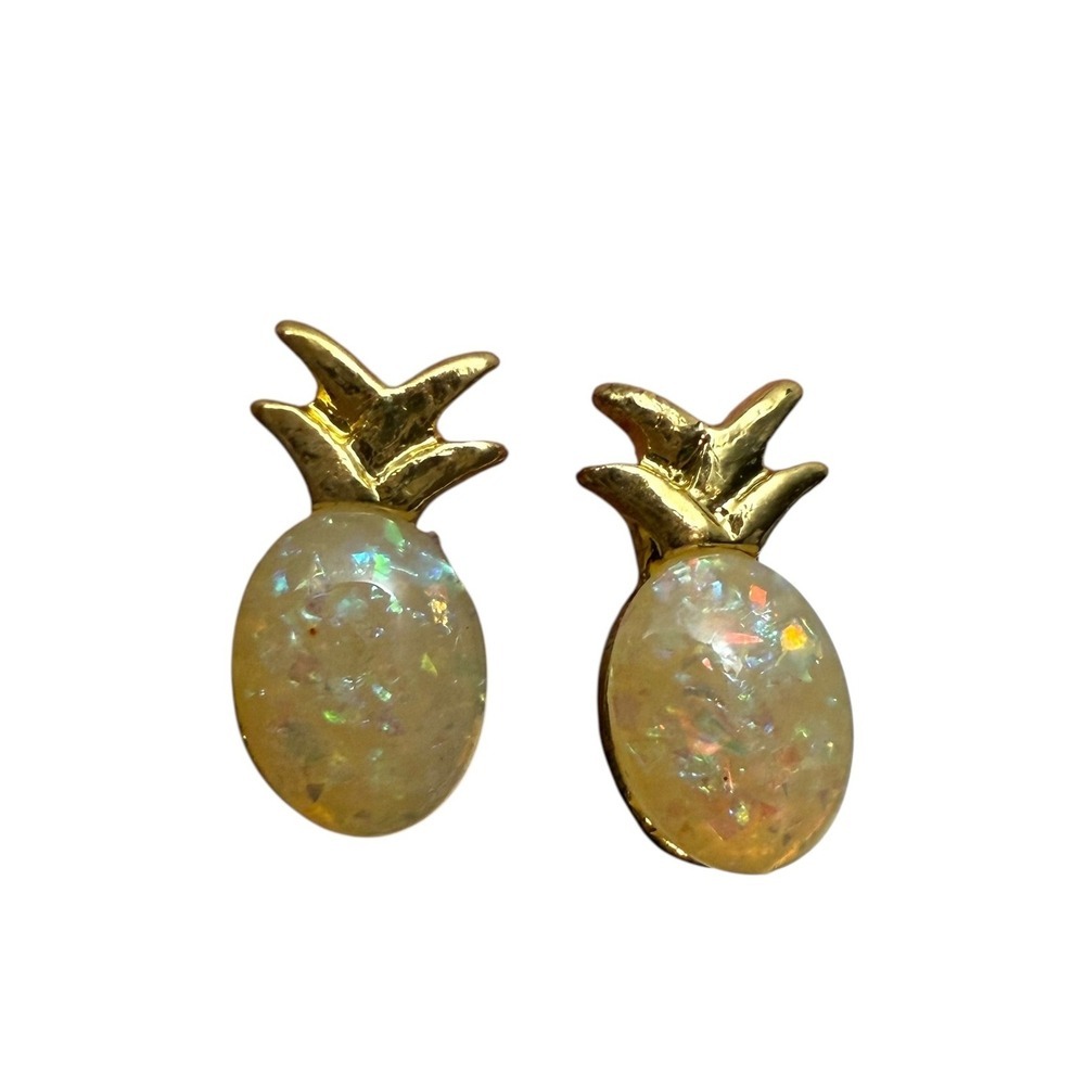 Pineapple Gold Tone Stud Earrings Opal Iridescent Stone Tropical Fashion 1/2 in